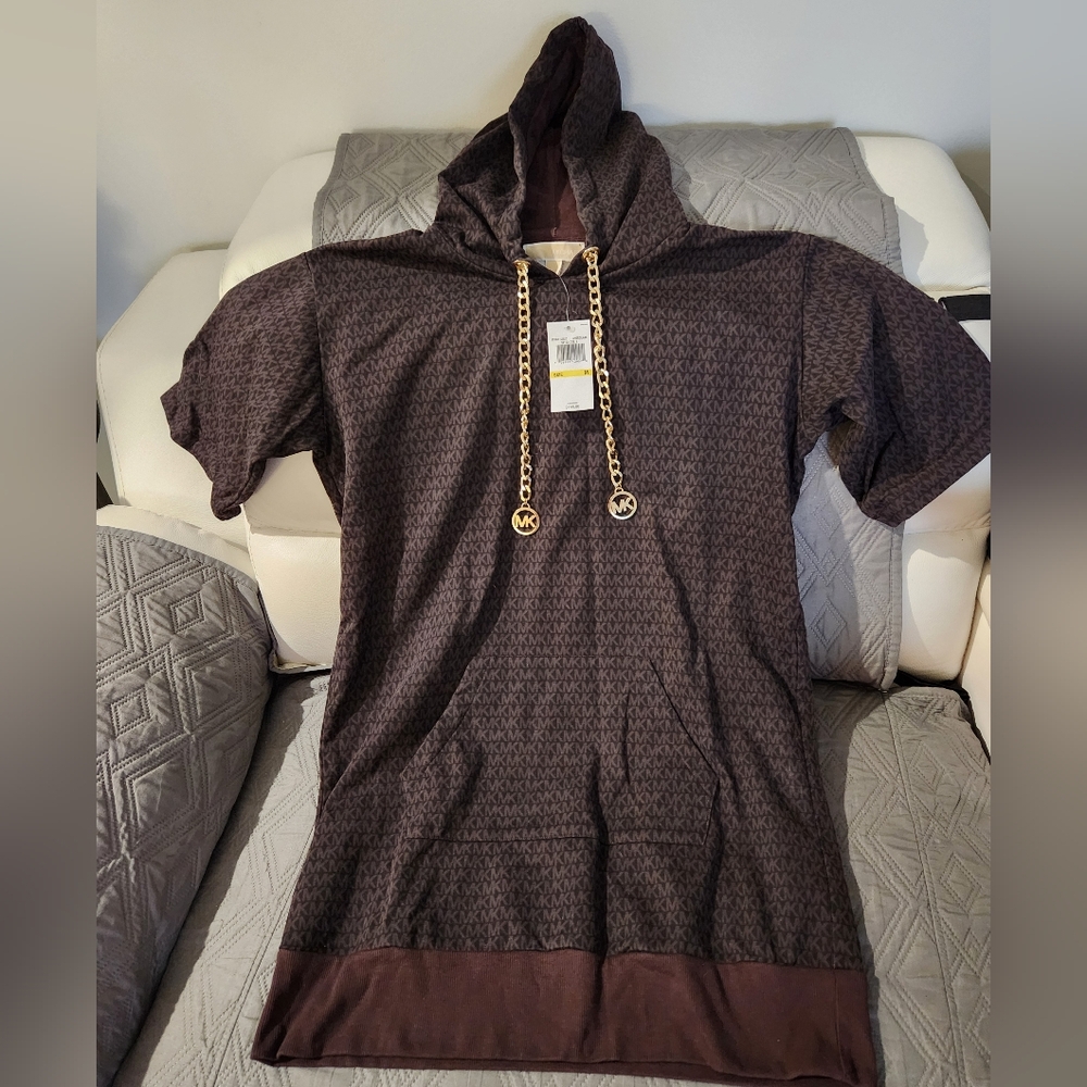 Elegant Hooded Dress with Chain Detail